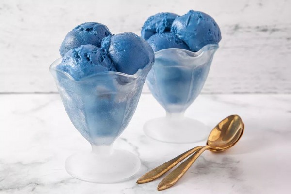 “Kelezatan Blue Moon: Sensasi Es Krim yang Unik”