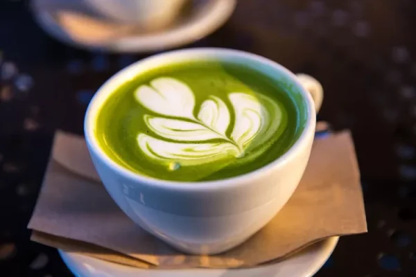 Menikmati Segarnya Minuman Es Kopi Susu Matcha yang Lezat