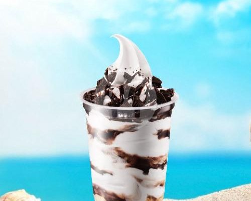 Es Krim Chocolate Lucky Sundae: Lezatnya Kombinasi Manis dan Creamy
