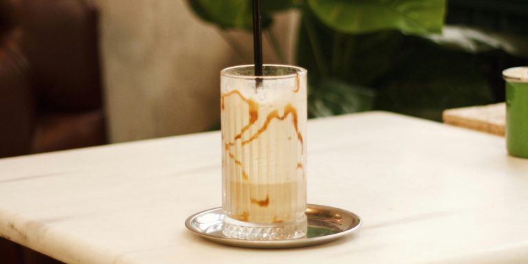 Menikmati Lezatnya Minuman Caramel Latte yang Menggoda Selera