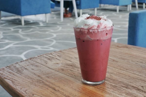 Minuman Red Velvet Latte: Sensasi Rasa Manis dan Creamy